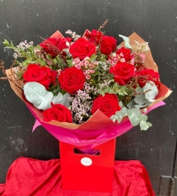 Divine Dozen Roses